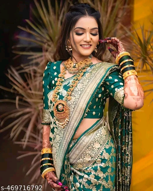 Charvi Fashionable Sarees
Saree Fabric: Silk
Blouse