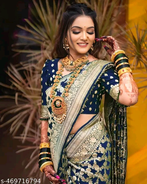 Charvi Fashionable Sarees
Saree Fabric: Silk
Blouse